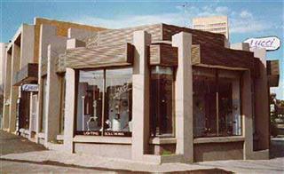 Retail commercial